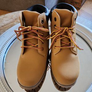 Boys Size 6 boots. Wonder Nation.